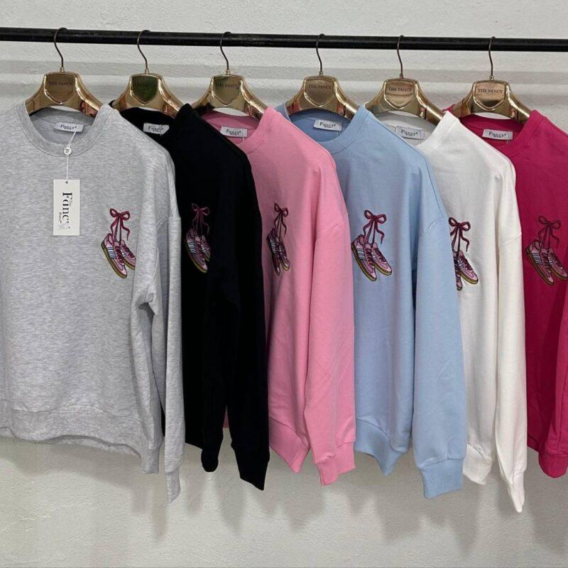 Bluzki bawełniane z haftowanymi tenisówkami