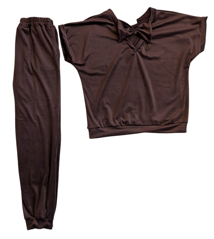 komplet dresowy damski welurowy z kokardką na plecach kolor czekolada