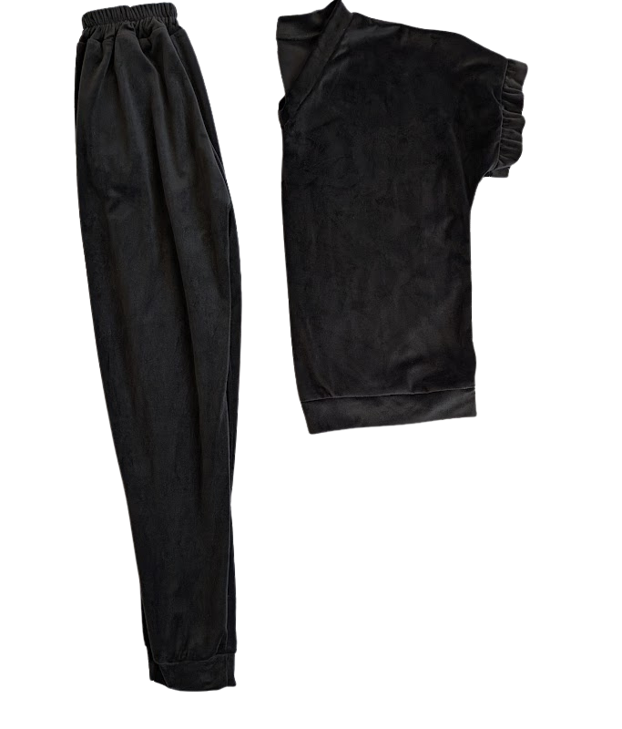 komplet dresowy damski welurowy czarny z falbanką na rękawie