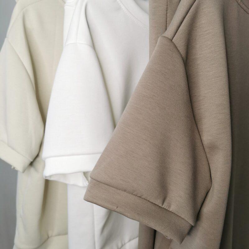 Masełkowe komplety dresowe z krótkim rękawem