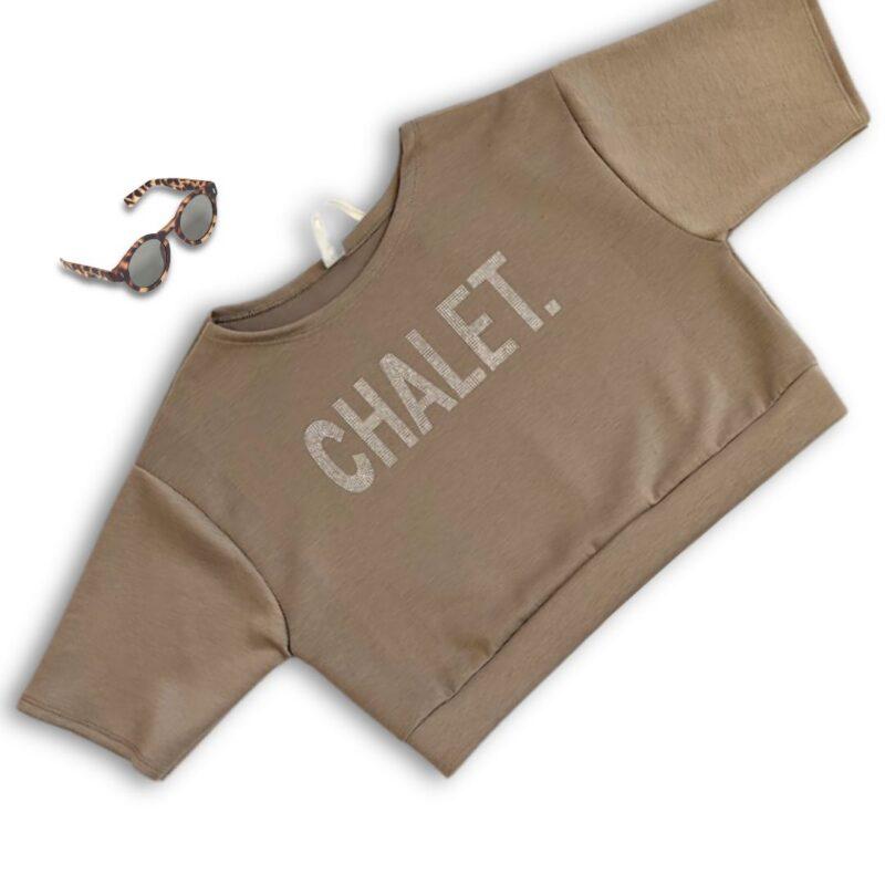 bluzka beżowa napis chalet detal