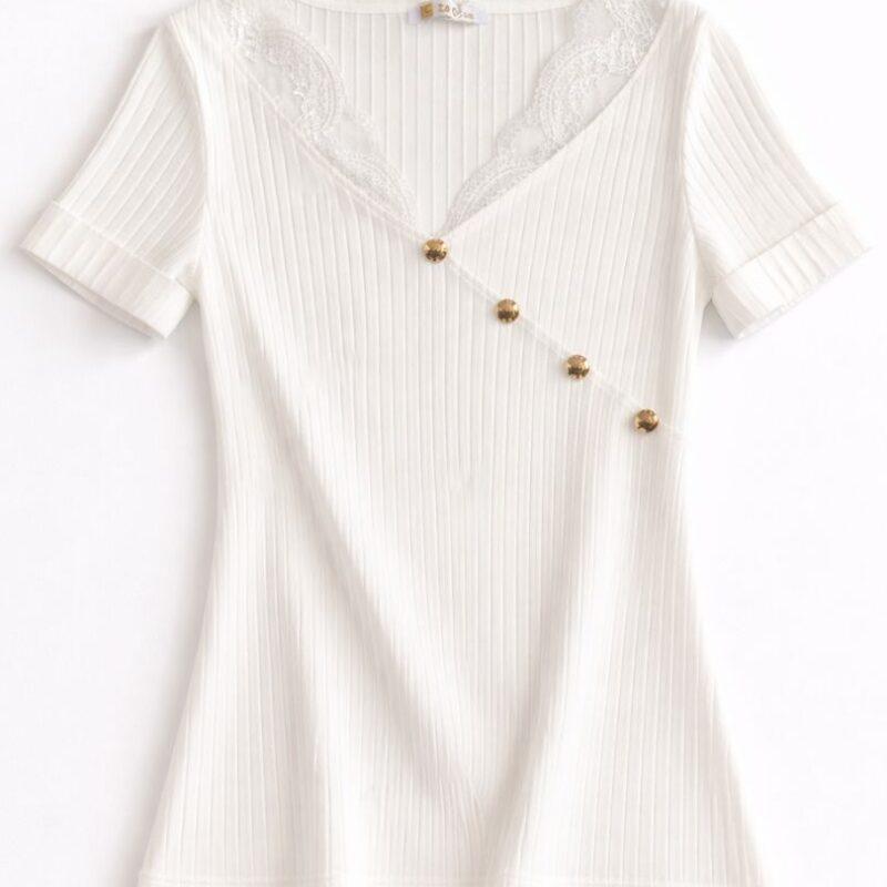 biała bluzka damska elastyczna prążkowana z koronką i guzikami