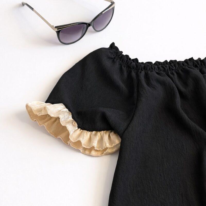 Czarna bluzka hiszpanka damska luźna z wiązaniem i falbanką na rękawie detal