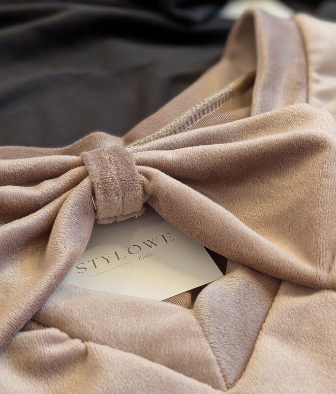 komplet weulorowy kokardką na plecach kolor beżowy