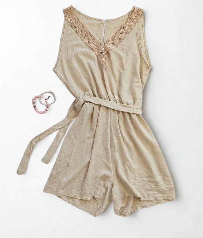 kombinezon damski krótki wiązanie w talii beżowy letni elegancki