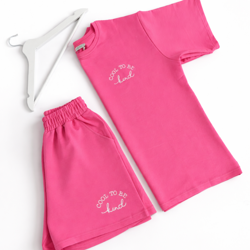 komplet damski różowy styl włoski spodenki i bluzka casual lato