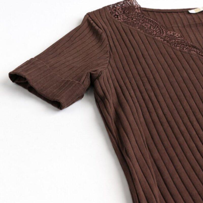Materiał bluzki prążkowanej brązowej elastycznej