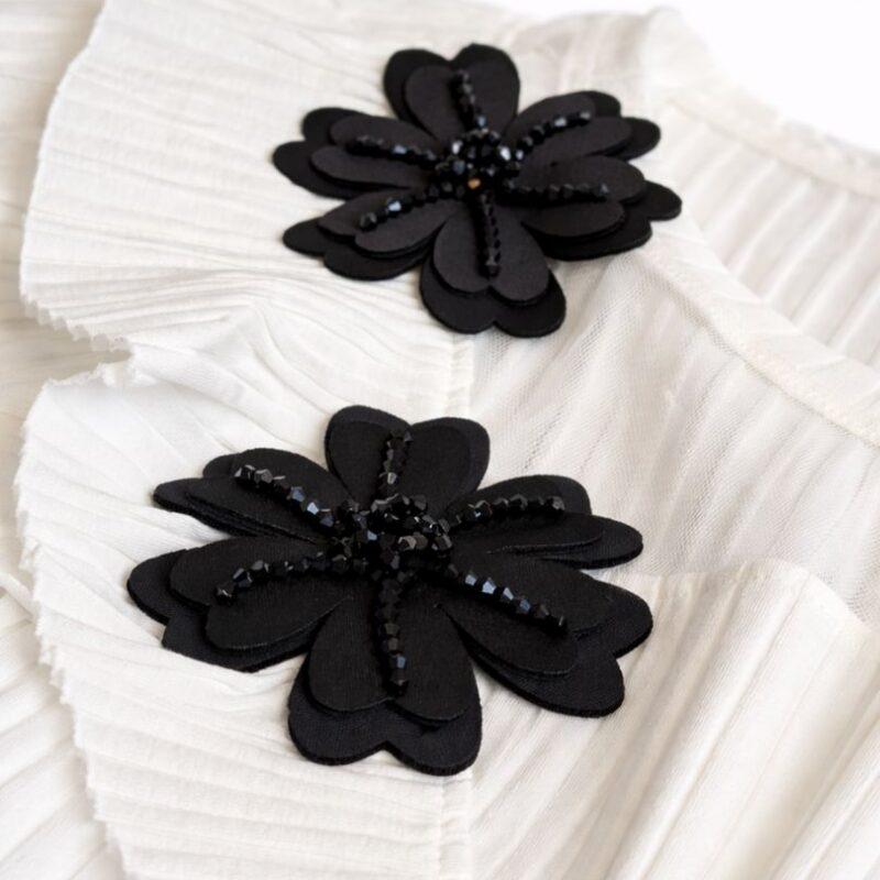 bluzka damska z ozdobnymi kwiatami 3D biała aplikacja elegancka modna