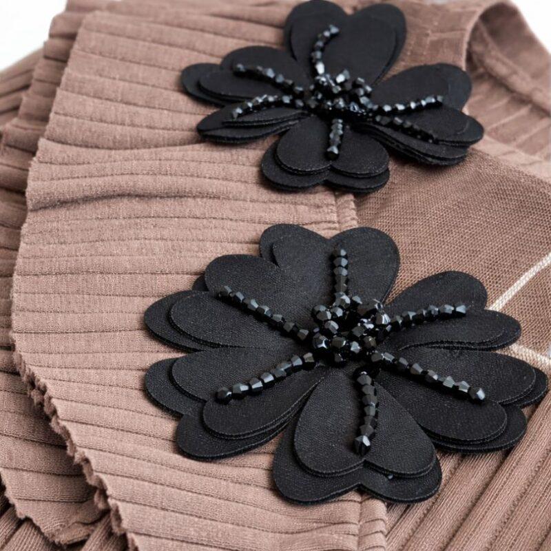 bluzka damska z ozdobnymi kwiatami 3D czarna aplikacja elegancka modna