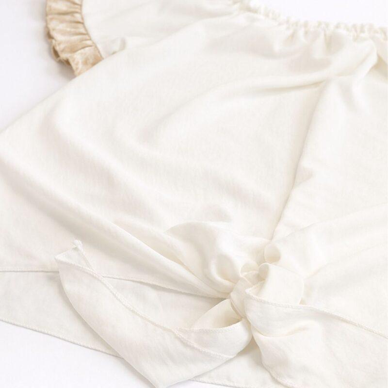 Bluzka hiszpanka damska luźna z wiązaniem na dole detal materiału białego